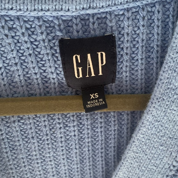 4 Gap Sweaters - Picture 7 of 9